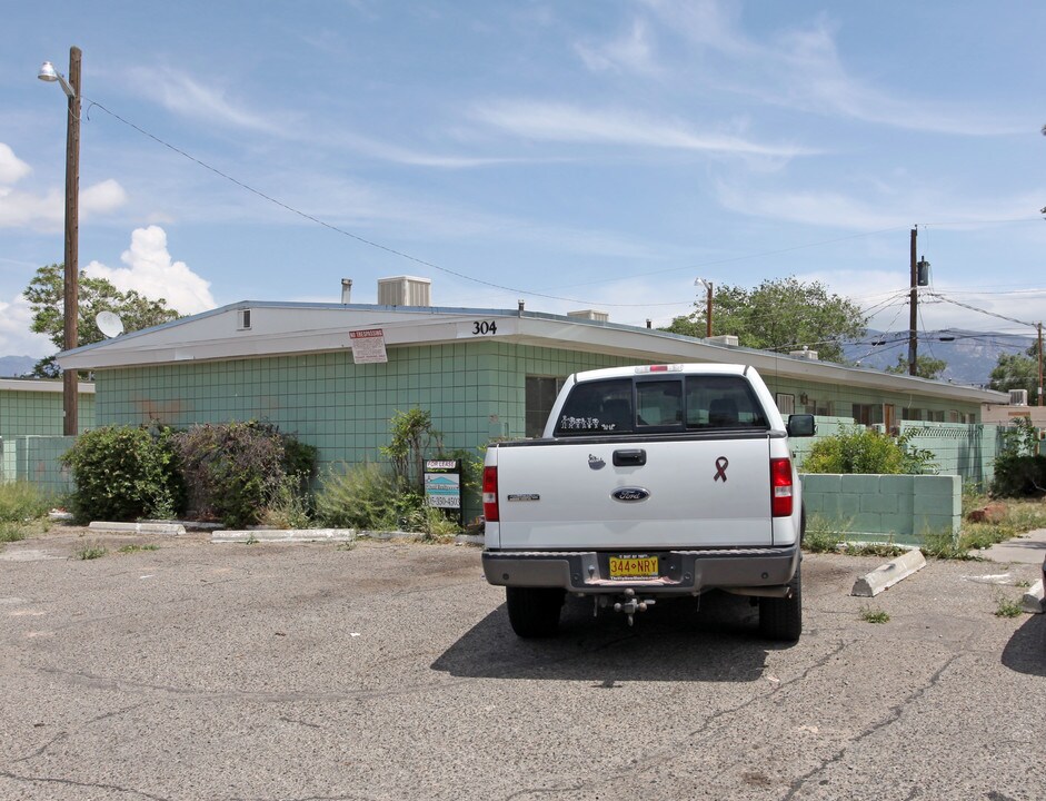 304 Charleston NE in Albuquerque, NM - Foto de edificio