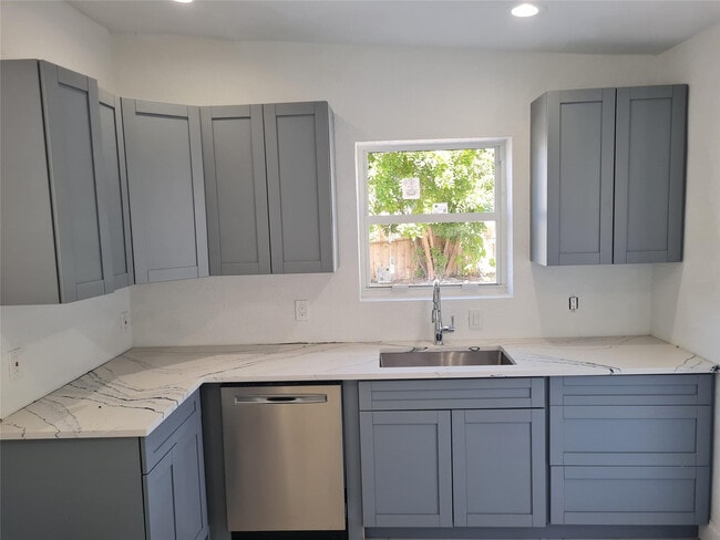 4390 NE 15th Terrace in Pompano Beach, FL - Building Photo - Building Photo