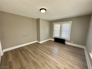 132 Beck Ave in Akron, OH - Building Photo - Building Photo