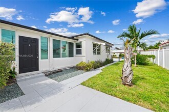 1711 Funston St in Hollywood, FL - Building Photo - Building Photo