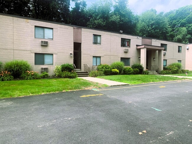 Meridian Apartments in Waterbury, CT - Foto de edificio - Building Photo