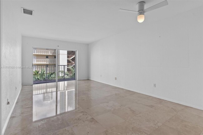 677 NE 24th St, Unit 504 in Miami, FL - Building Photo - Building Photo