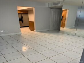 9420 W Flagler St-Unit -212 in Miami, FL - Building Photo - Building Photo