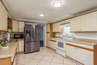 1748 Colmar Dr in Holiday, FL - Foto de edificio - Building Photo