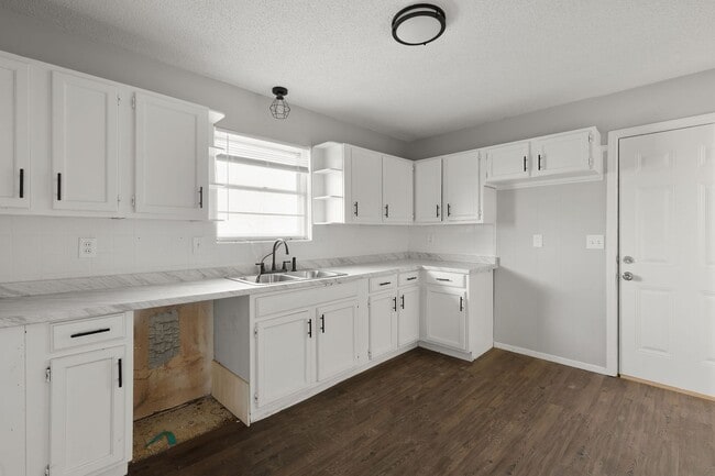 10130 Tullis Ave in Kansas City, MO - Building Photo - Building Photo