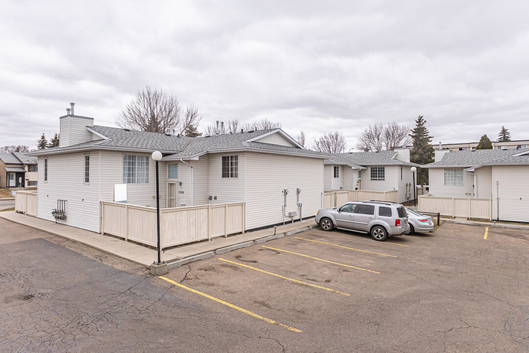 Kirkwood Junction Condominium in Edmonton, AB - Building Photo