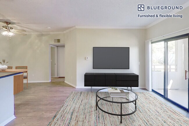 10024 Paseo Montril in San Diego, CA - Building Photo - Building Photo