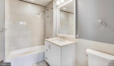 4915 Hampden Ln in Bethesda, MD - Foto de edificio - Building Photo