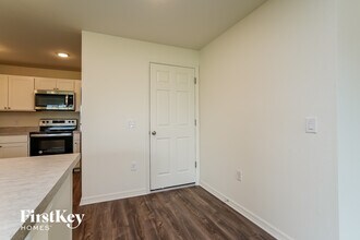 2204 NE 22nd Pl in Cape Coral, FL - Building Photo - Building Photo