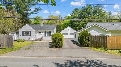 16 Little Brook Ln in Newtown, CT - Building Photo - Building Photo