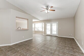 8338 Lakemont Dr in Jacksonville, FL - Building Photo - Building Photo