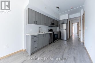 3423 Sheppard Ave E in Toronto, ON - Building Photo - Building Photo