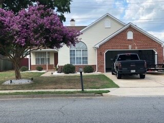 229 Derosa Dr in Hampton, VA - Foto de edificio