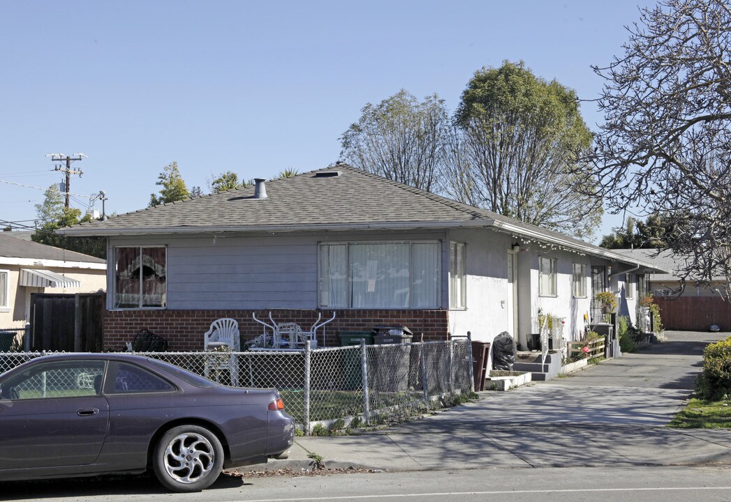 17438 Meekland Ave in Hayward, CA - Building Photo