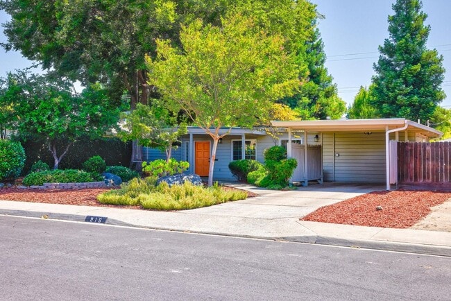916 Hackberry Ave in Modesto, CA - Building Photo - Building Photo