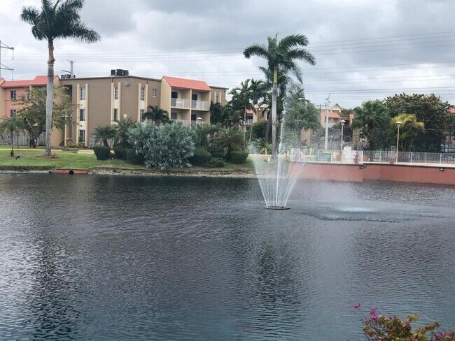 5221 Geneva Ct in Doral, FL - Building Photo - Building Photo