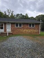 1410 Old Furnace Rd, Unit Duplex Right Side in Boiling Springs, SC - Building Photo