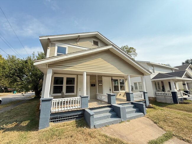 property at 1335-1335 W Mt Vernon St