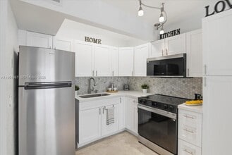 1400 SW 124th Terrace in Pembroke Pines, FL - Building Photo - Building Photo