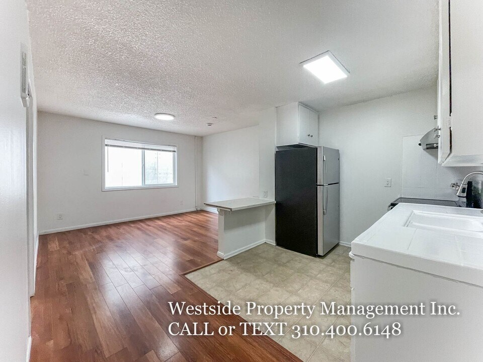 39 Sunset Ave in Los Angeles, CA - Building Photo