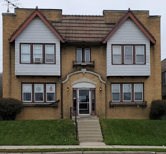 6126 W Burnham St in West Allis, WI - Foto de edificio