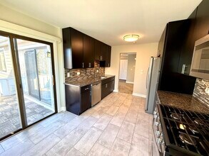 298 Maplewood Ct in Schaumburg, IL - Building Photo - Building Photo