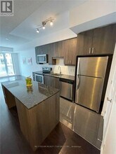 9201 Yonge St in Richmond Hill, ON - Building Photo - Building Photo