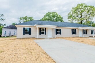 122 Tabor Dr in Warner Robins, GA - Building Photo - Building Photo