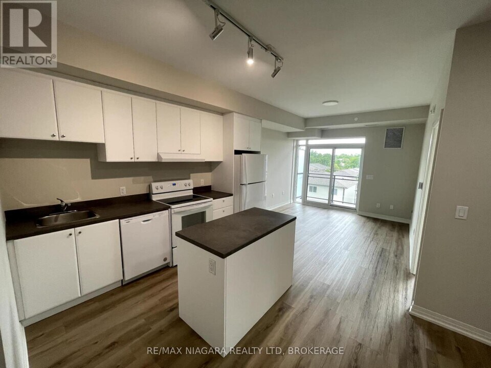 50-LP50 Herrick Ave in St Catharines, ON - Building Photo