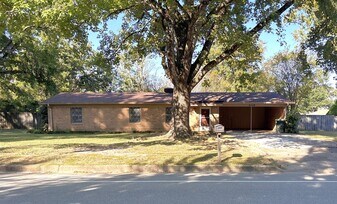 8149 Karen Dr in Tyler, TX - Building Photo