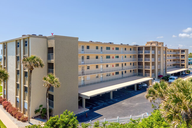 Cocoa Beach Towers in Cocoa Beach, FL - Building Photo - Building Photo