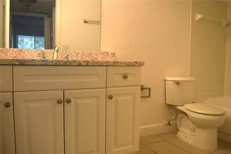 5628 Rock Island Rd, Unit 185 in Tamarac, FL - Building Photo - Building Photo