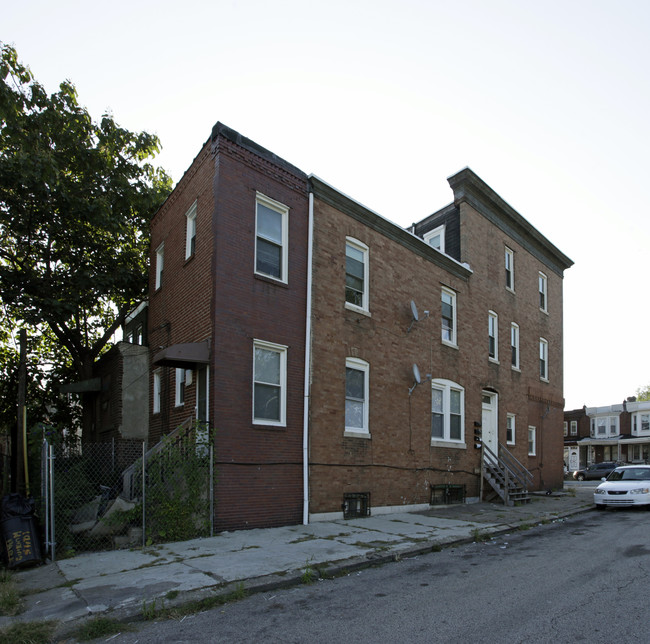 1945 W Hunting Park Ave in Philadelphia, PA - Foto de edificio - Building Photo