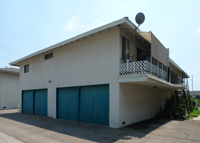 4901 Kona Dr in Huntington Beach, CA - Building Photo - Building Photo