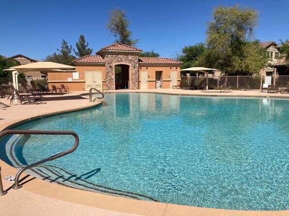 1061 S Hawk Ln in Gilbert, AZ - Building Photo - Building Photo