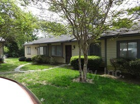 4520 N New Hope Rd in Raleigh, NC - Building Photo