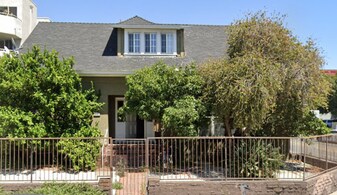 1302 N Detroit St, Unit 5 in Los Angeles, CA - Building Photo