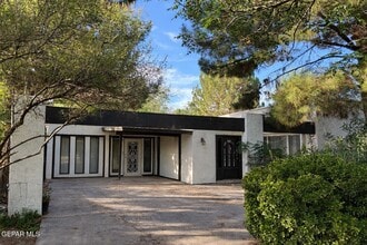 320 Arboles Dr in El Paso, TX - Building Photo - Building Photo