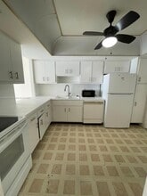 1301 NE Miami Gardens Dr in North Miami, FL - Building Photo - Building Photo