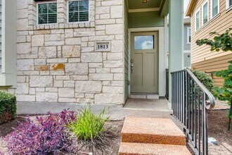 1813 Carlson Dr in Austin, TX - Building Photo - Building Photo