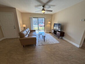 5327 Summerlin Rd in Ft. Myers, FL - Building Photo - Building Photo