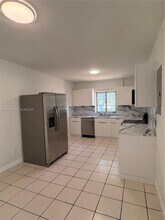 2390 NW 30th St in Miami, FL - Building Photo - Building Photo