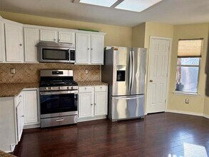 810 Summit Peak in Lewisville, TX - Building Photo - Building Photo
