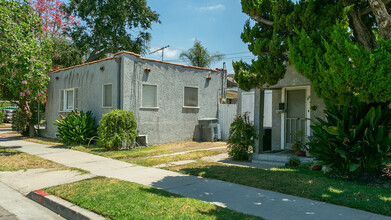 1352 E Garfield Ave in Glendale, CA - Building Photo - Building Photo