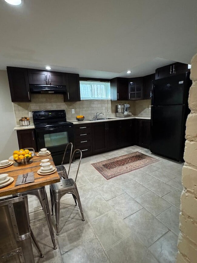 959 Runnymede Rd in Toronto, ON - Building Photo - Building Photo