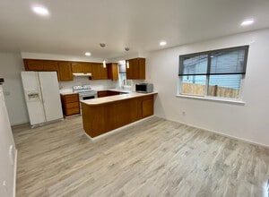 10732 20th Pl W in Everett, WA - Foto de edificio - Building Photo