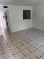 14204 NE 3rd Ct in Miami, FL - Building Photo