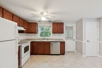5 Woodvale Ct in Sanford, ME - Building Photo - Building Photo
