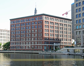 City Hall Square Apartments in Milwaukee, WI - Building Photo - Building Photo