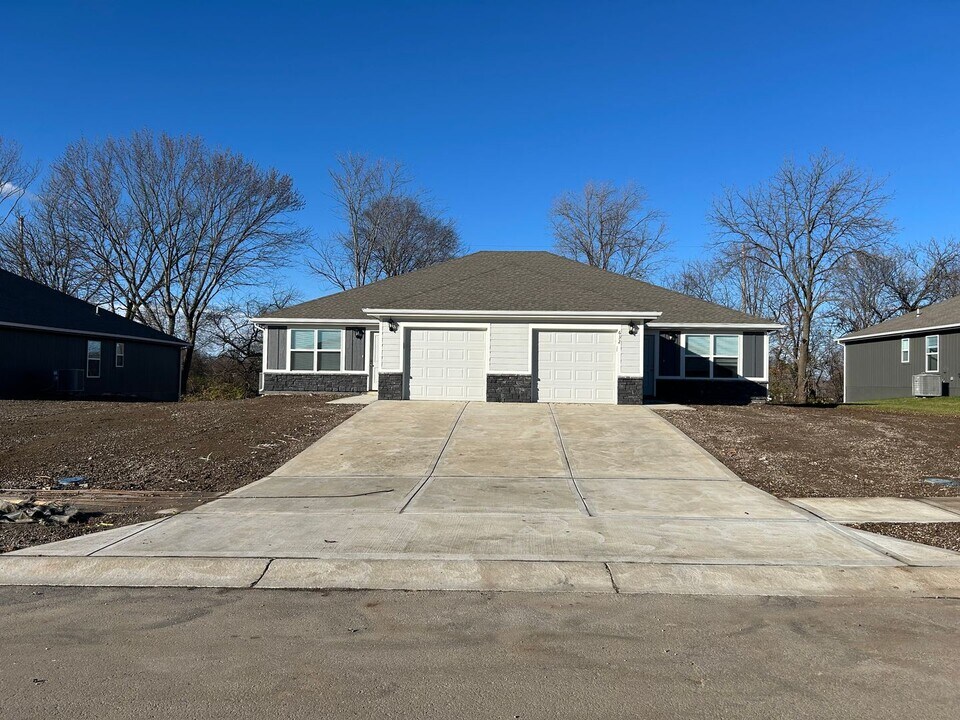 630-632 Fall Meadow Ln in Belton, MO - Foto de edificio